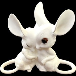Vintage George Good Fine Bone China "Embracing Mice" Figurine